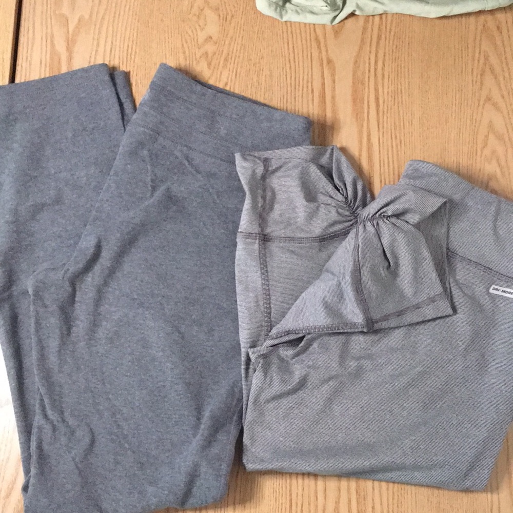 Bin 17 Bundle Of 2 Women's Leggings/Capri Gray Size Medium/Medium Petite